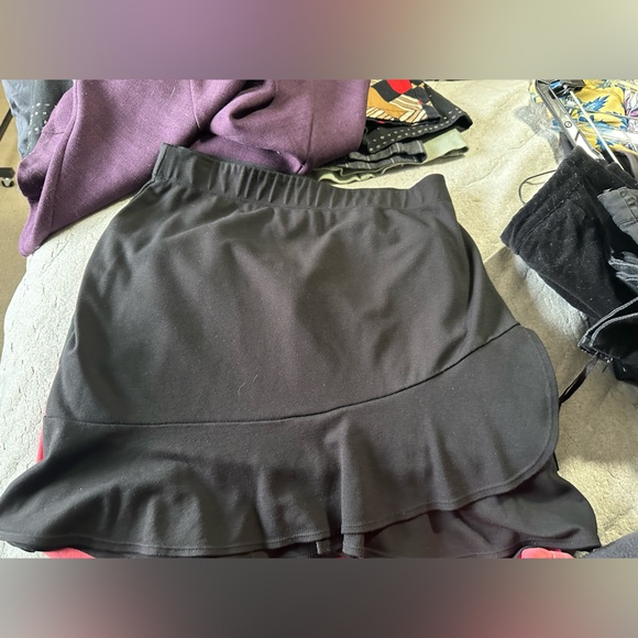 Fun asymmetrical ruffle bottom skirt - Picture 2 of 5